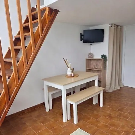 Vue T2 Duplex A 50 M Climatisation 4 Personnes Et 1 Bebe *