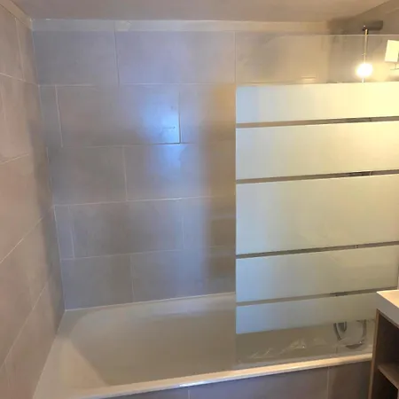 Vue T2 Duplex A 50 M Climatisation 4 Personnes Et 1 Bebe Apartment