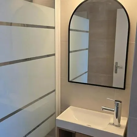Vue T2 Duplex à 50 M Climatisation 4 Personnes Et 1 Bébé