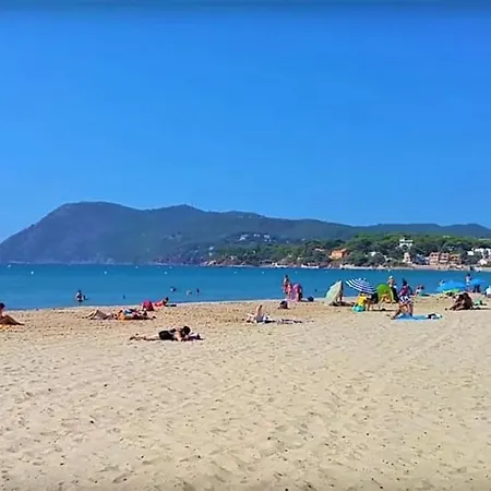 Vue T2 Duplex A 50 M Climatisation 4 Personnes Et 1 Bebe